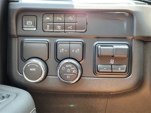 New 2025 Chevrolet Suburban Premier w/ Sun And Tow Package image 21