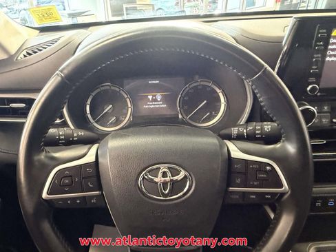 Used 2022 Toyota Highlander XLE image 29