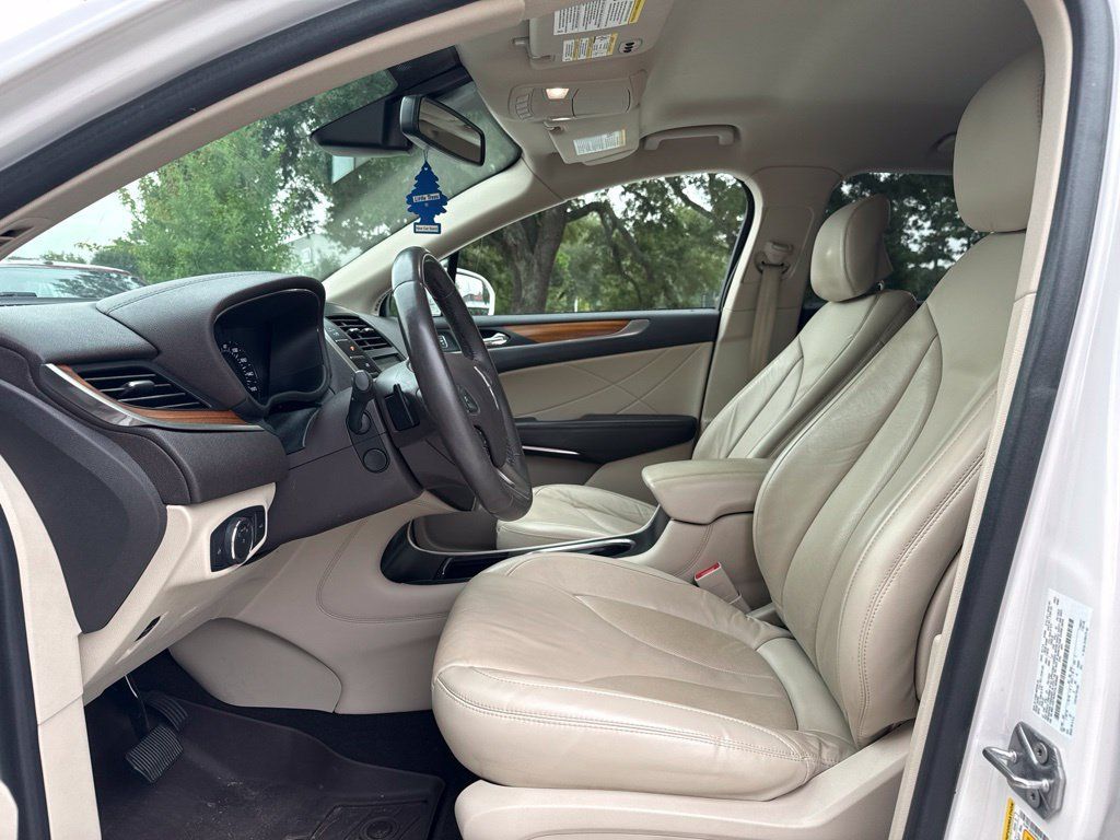 Used 2019 Lincoln MKC Select w/ Select Plus Package FWD image 12