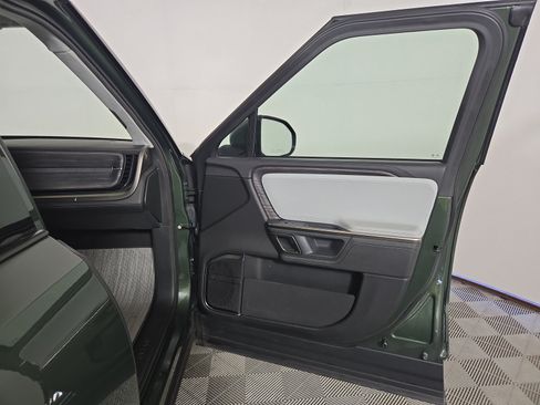 Used 2023 Rivian R1S Adventure AWD/4WD image 18