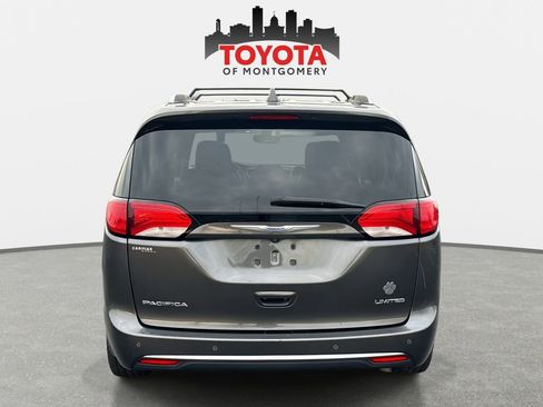 Used 2018 Chrysler Pacifica Limited image 4