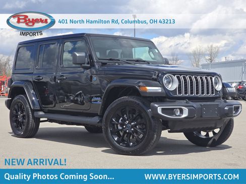 Used 2025 Jeep Wrangler Sahara image 1