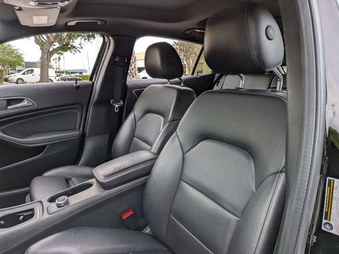 Used 2019 Mercedes-Benz GLA 250 image 12