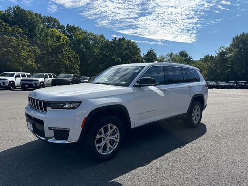 Used 2023 Jeep Grand Cherokee L Limited AWD/4WD image 6