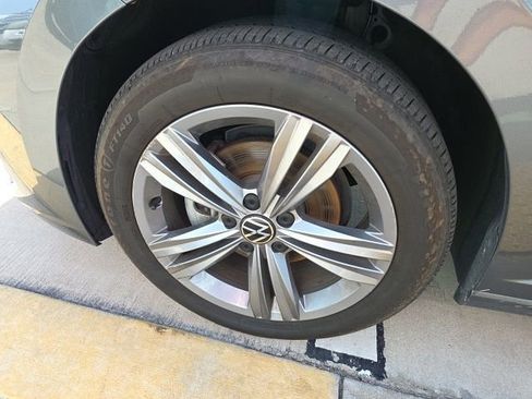 Used 2024 Volkswagen Jetta SE FWD image 10