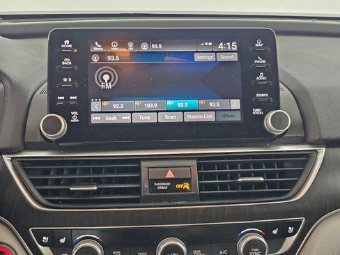 Used 2018 Honda Accord Touring image 25