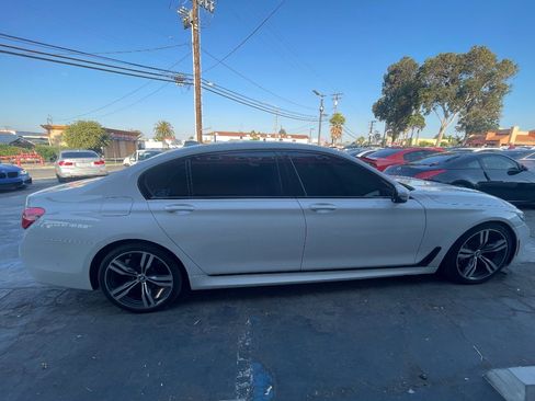 Used 2016 BMW 740i image 4