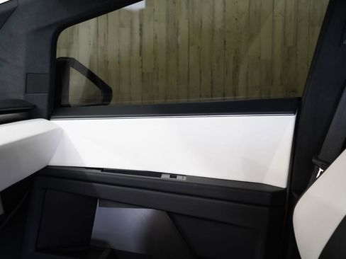 Used 2024 Tesla Cybertruck AWD Crew Cab image 28