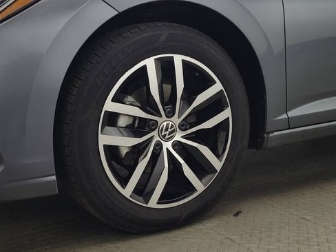 Used 2025 Volkswagen Jetta SE FWD image 31