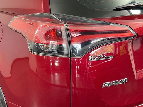 Used 2018 Toyota RAV4 LE image 35