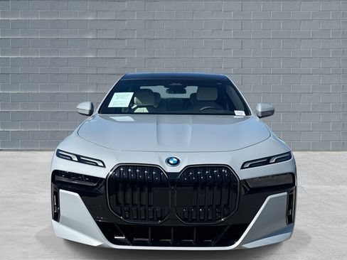 Used 2025 BMW i7 eDrive50 image 2