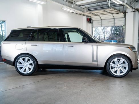 Used 2023 Land Rover Range Rover Long Wheelbase SE image 5