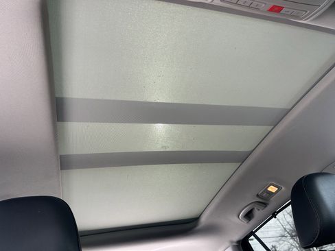 Used 2019 Volkswagen Atlas SEL Premium image 18