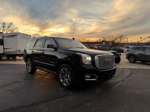 Used 2015 GMC Yukon Denali w/ Premium Package AWD/4WD image 10