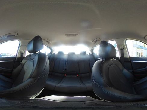 Used 2025 Genesis G70 2.5T image 42