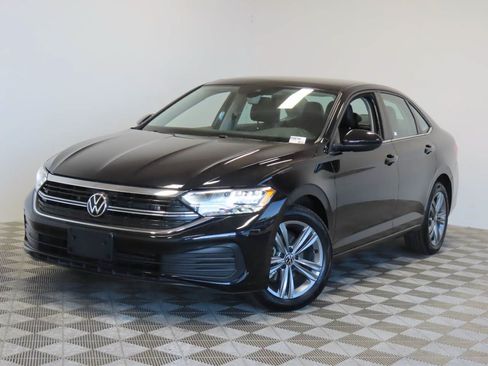 Used 2024 Volkswagen Jetta SE FWD image 1