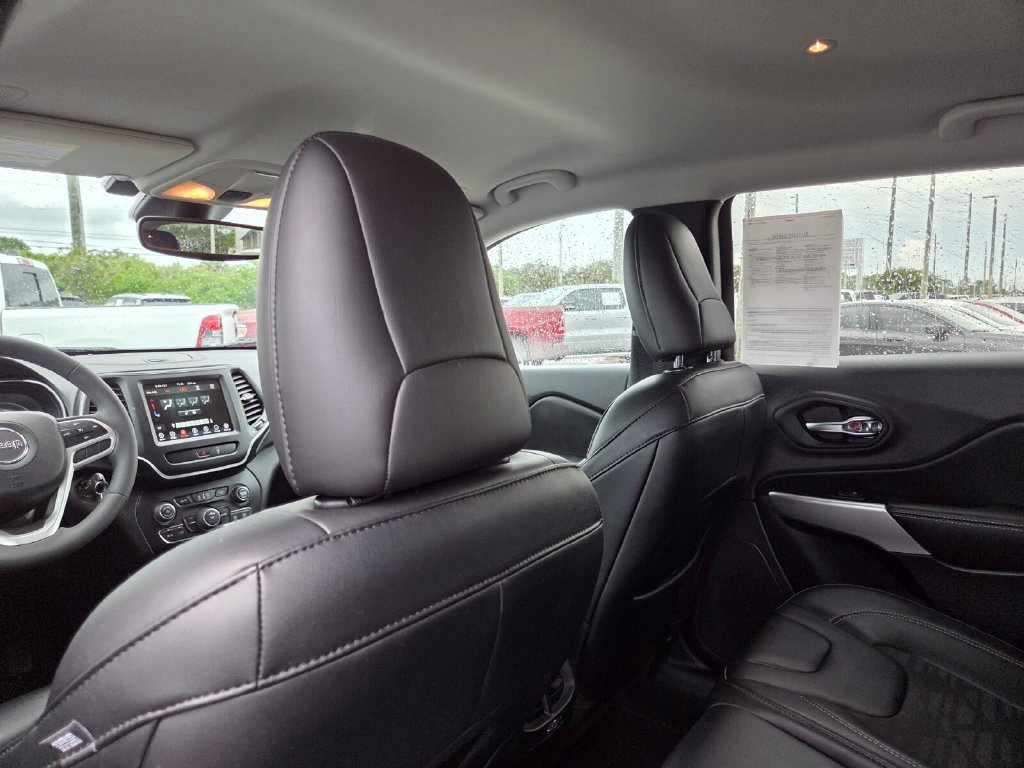 Used 2022 Jeep Cherokee Latitude w/ Trailer Tow Group AWD/4WD image 24