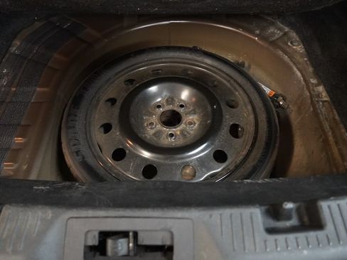 Used 2013 Ford Taurus SEL FWD image 11