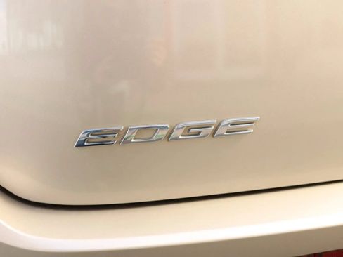 Used 2017 Ford Edge SEL w/ Equipment Group 201A AWD/4WD image 7