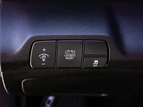 Used 2025 Hyundai Elantra Limited FWD image 18