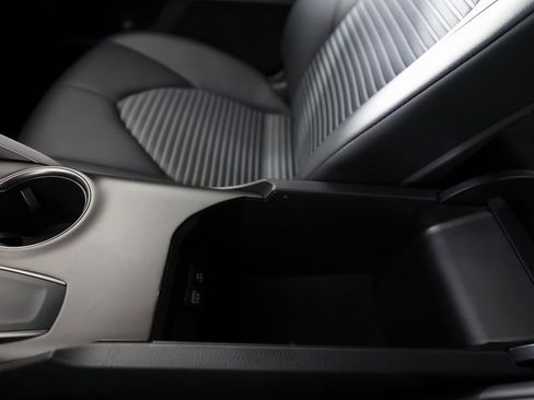 Used 2024 Toyota Camry SE image 33