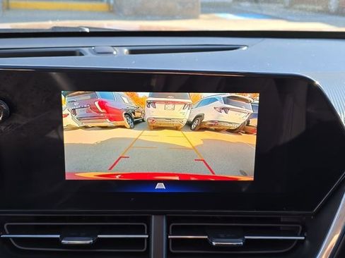 Used 2024 Chevrolet Trax LT w/ Driver Confidence Package image 17