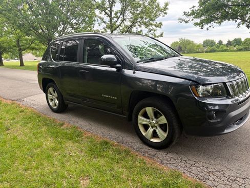 Used 2014 Jeep Compass Latitude w/ Sun/Sound Group AWD/4WD image 12
