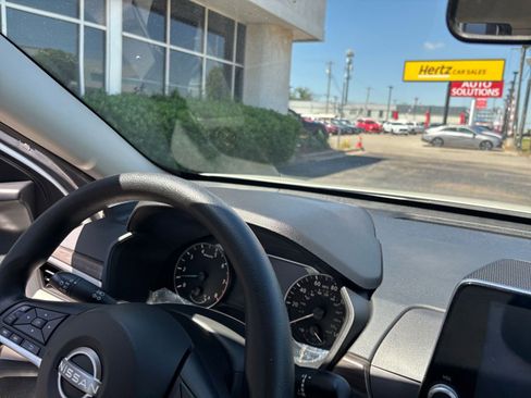 Used 2025 Nissan Altima 2.5 SV FWD image 34