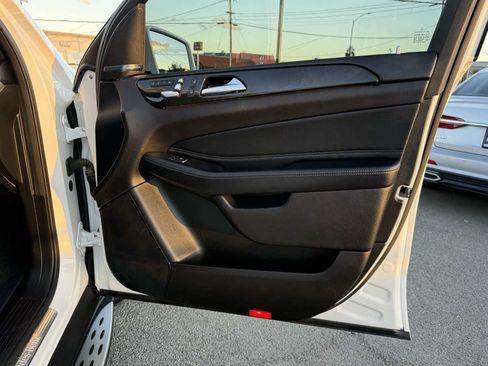 Used 2019 Mercedes-Benz GLS 450 4MATIC image 32