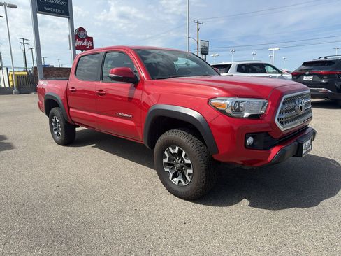Used 2016 Toyota Tacoma TRD Off-Road AWD/4WD image 7
