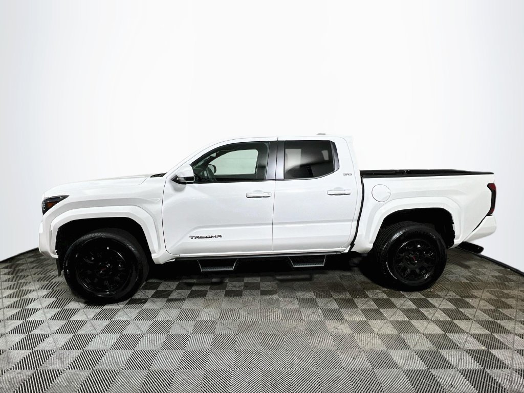 Certified 2025 Toyota Tacoma SR5 AWD/4WD image 4