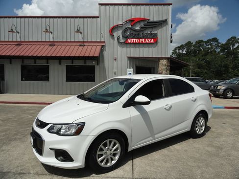 Used 2017 Chevrolet Sonic LT FWD image 1