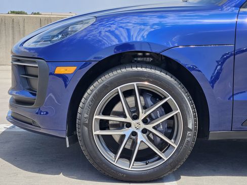 Certified 2026 Porsche Macan AWD/4WD image 13