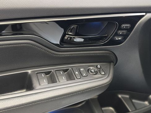 Used 2023 Honda Odyssey Elite image 16
