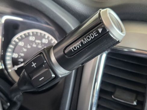 Used 2017 Nissan Titan SL AWD/4WD image 7