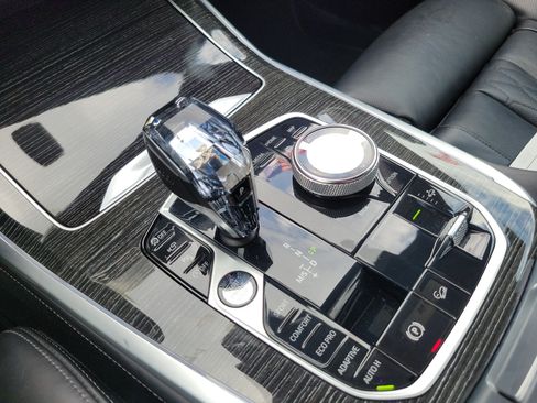 Used 2022 BMW X7 M50i w/ Dynamic Handling Package AWD/4WD image 25