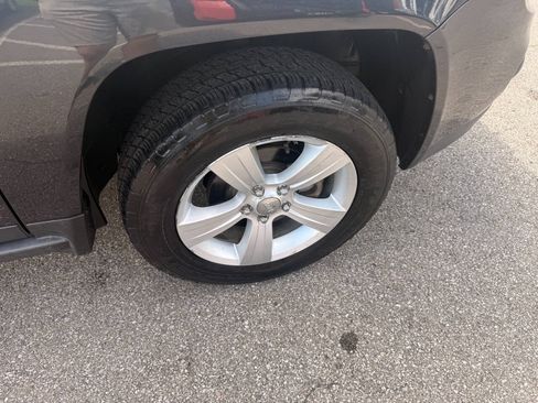 Used 2014 Jeep Compass Latitude w/ Sun/Sound Group AWD/4WD image 35
