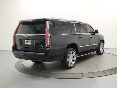 Used 2018 Cadillac Escalade ESV Luxury RWD image 8