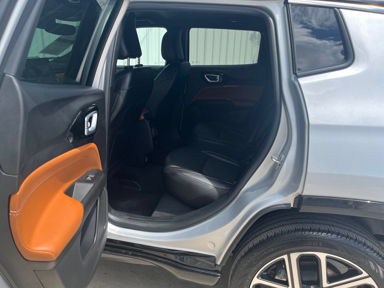Used 2025 Jeep Compass Limited w/ Elite Group AWD/4WD image 12