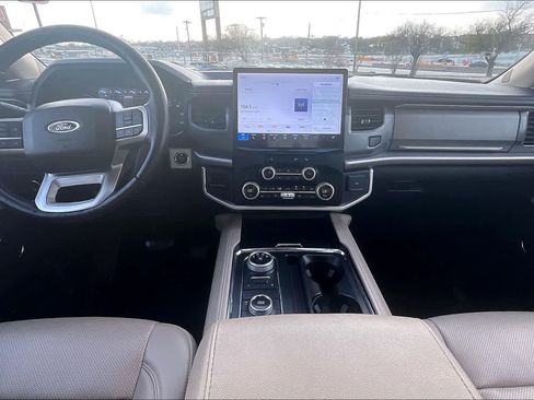 Used 2024 Ford Expedition Max XLT image 10