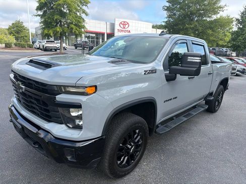 Used 2025 Chevrolet Silverado 2500 Custom w/ Custom Value Package AWD/4WD image 2