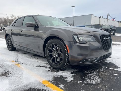 Used 2019 Chrysler 300 S image 2