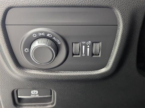 New 2025 Jeep Grand Cherokee Altitude image 13