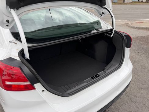 Used 2016 Ford Focus SE FWD image 19