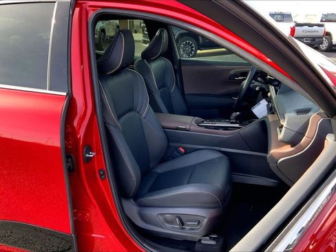 Used 2024 Toyota Crown Limited image 9