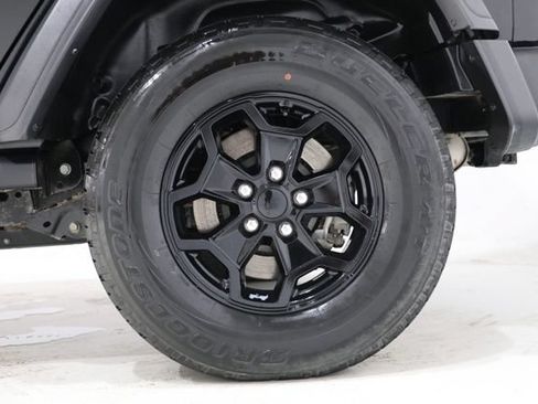Used 2023 Jeep Wrangler Unlimited w/ Cold Weather Group AWD/4WD image 9