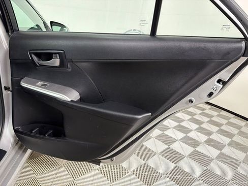 Used 2014 Toyota Camry SE image 16