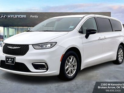 Used 2024 Chrysler Pacifica Touring-L