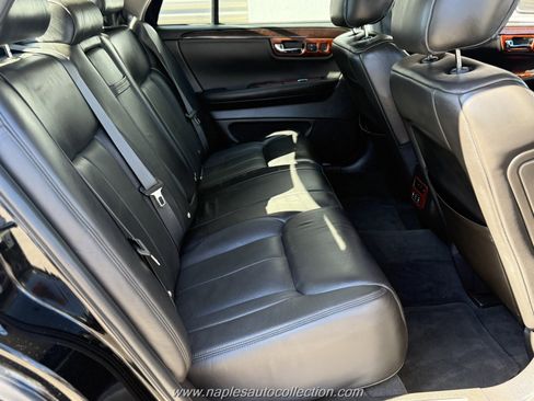 Used 2011 Cadillac DTS Premium image 34