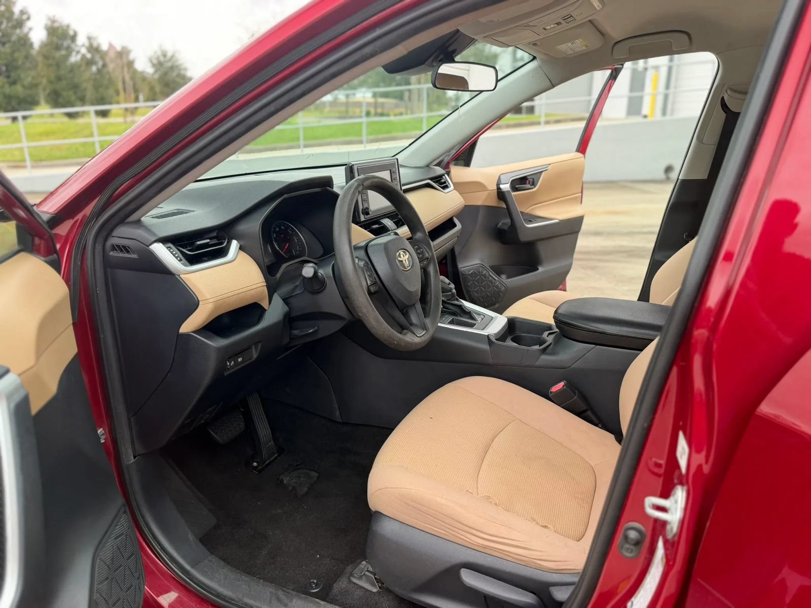 Used 2019 Toyota RAV4 LE FWD image 16